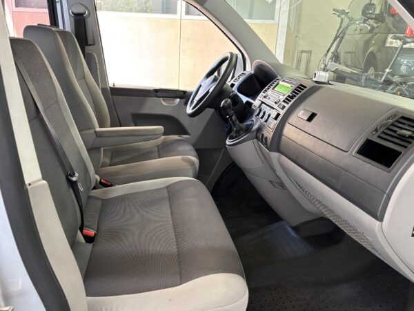 Volkswagen T5 Transporter 2.0 TDI 140 CV CON 9 ASIENTOS Y ENGANCHE HOMOLOGADO - Imagen 8