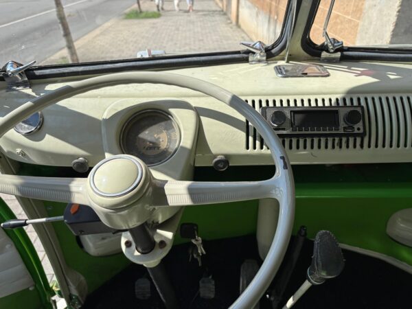 VOLKSWAGEN T1 SAMBA BUS RESTAURADA IMPECABLE - Imagen 17