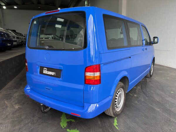 Volkswagen T5 Multivan Startline 1.9 cc TDI 102 cv del 2008 - Imagen 2