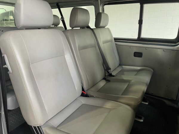 Volkswagen T5 Transporter L2H1 9 PLAZAS 131 CV - Imagen 15