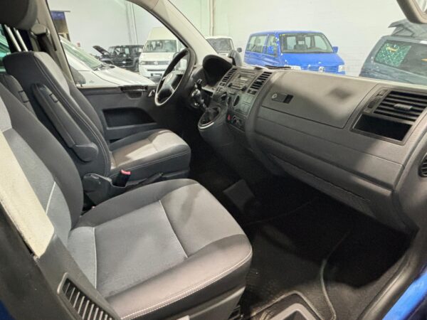 Volkswagen T5 Multivan 1.9 cc TDI 102 cv del 2007 - Imagen 11