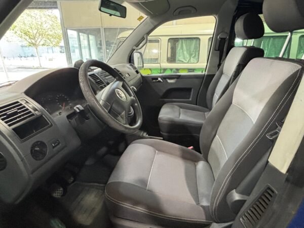 Volkswagen T5 Multivan 1.9 cc TDI 102 cv del 2007 - Imagen 12