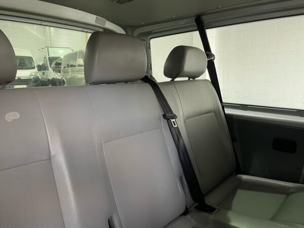 Volkswagen T5 Transporter L2H1 9 PLAZAS 131 CV - Imagen 16