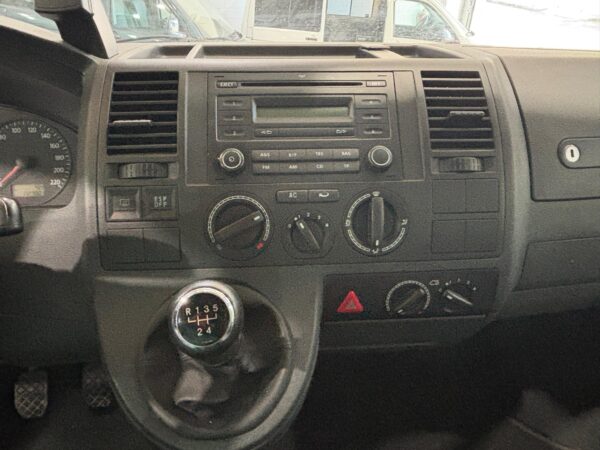 Volkswagen T5 Multivan 1.9 cc TDI 102 cv del 2007 - Imagen 14