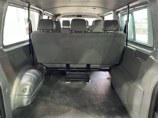 Volkswagen T5 Transporter L2H1 9 PLAZAS 131 CV - Imagen 20