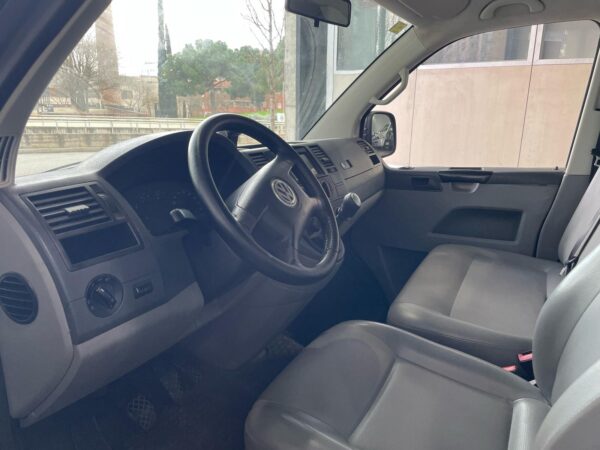 Volkswagen T5 Transporter L2H1 9 PLAZAS 131 CV - Imagen 8