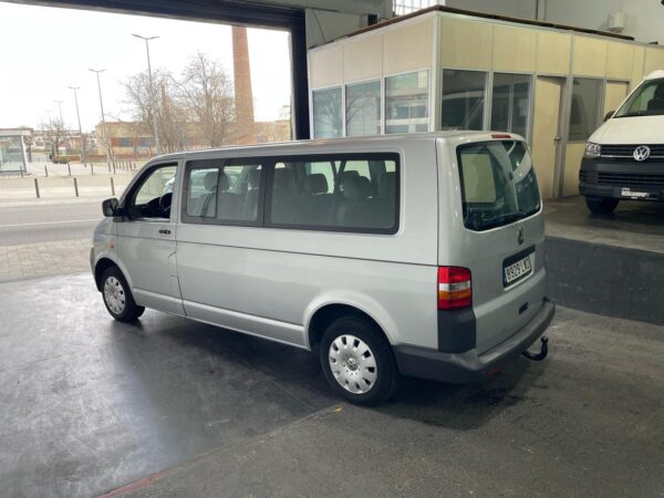 Volkswagen T5 Transporter L2H1 9 PLAZAS 131 CV - Imagen 2