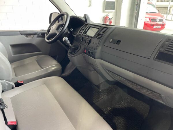 Volkswagen T5 Transporter L2H1 9 PLAZAS 131 CV - Imagen 9